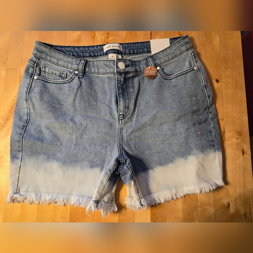 NWT Lane Bryant Mid-Rise Girlfriend Denim Shorts 14